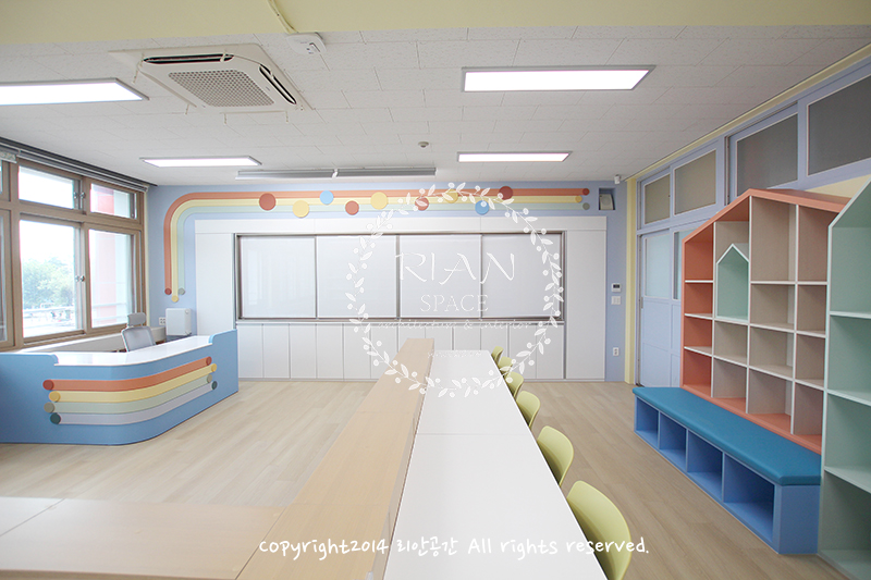 무지개가 뜬 초등학교 도서관인테리어(주)리안공간